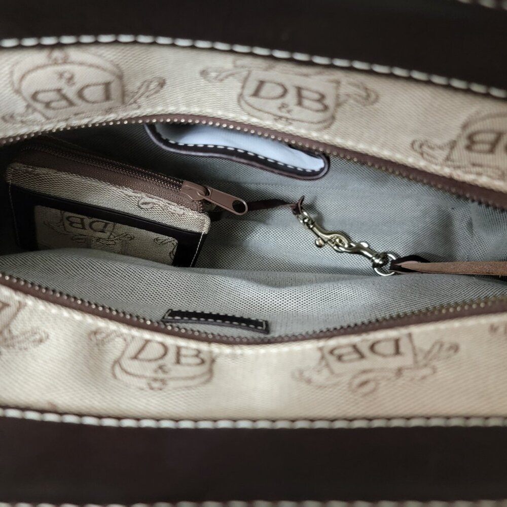 Dooney & Bourke DB Signature East West Tote Set Bag Wallet Keychain Purse - Picture 4 of 10